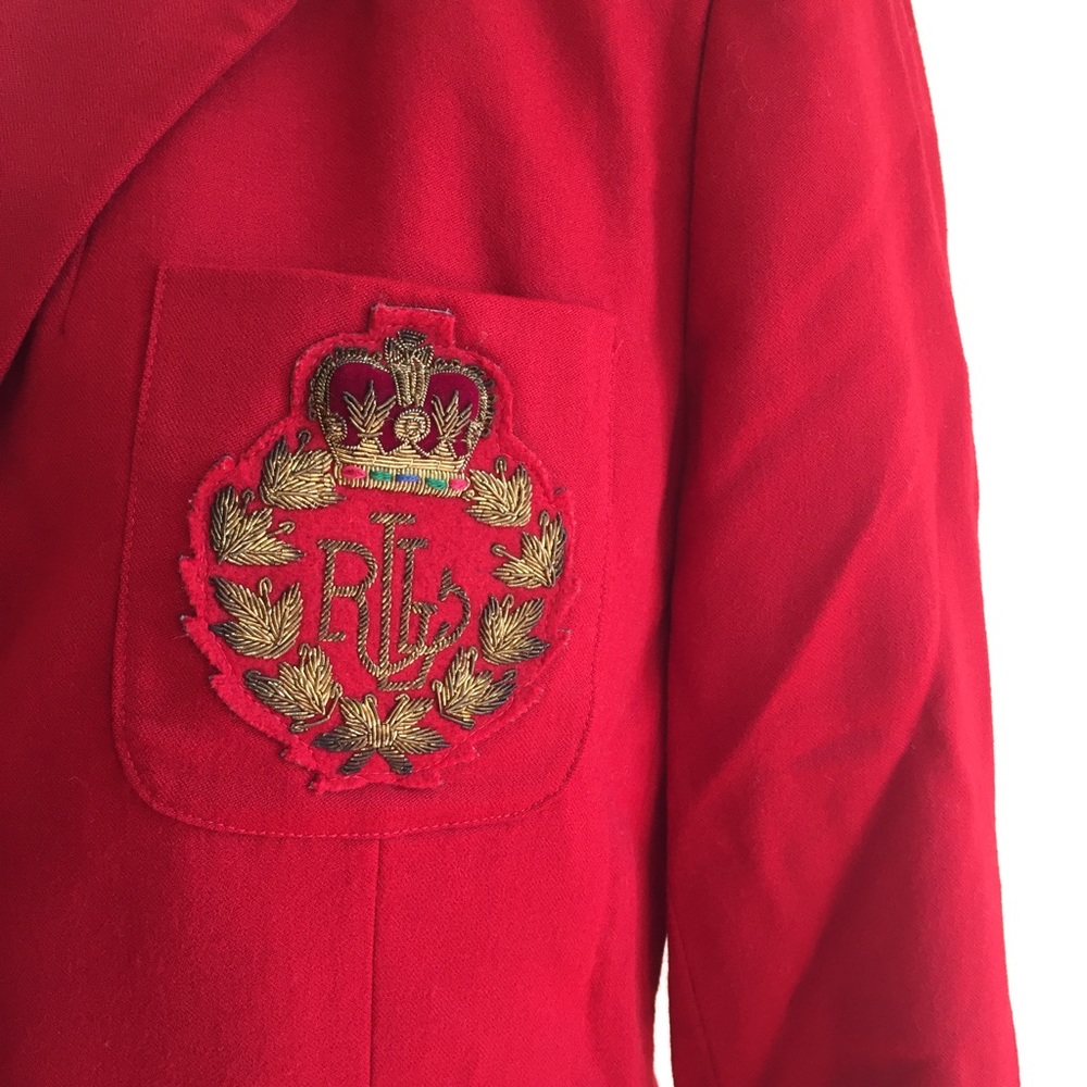 {LRL} RARE VTG Red Embroidered Crest Blazer