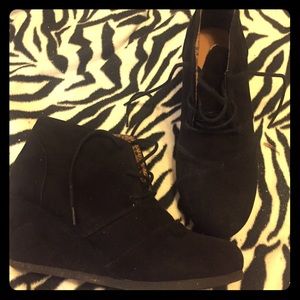 💙Sale💙Black suede wedge booties with leopard