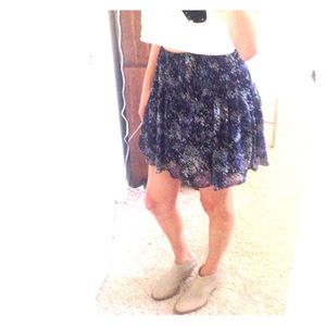 Cute low/high waisted floral pattern skirt.