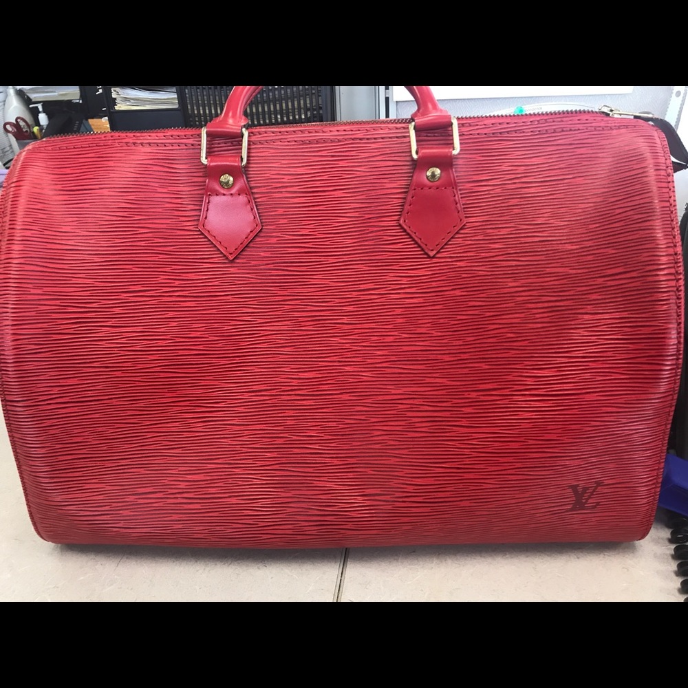🚫SOLD🚫Louis Vuitton Red Epi 35