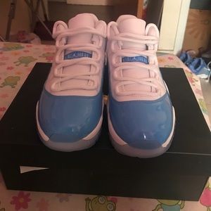 Jordan 11 Carolina low