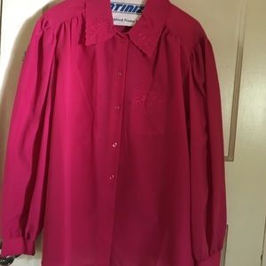 Women's long sleeve shirt.