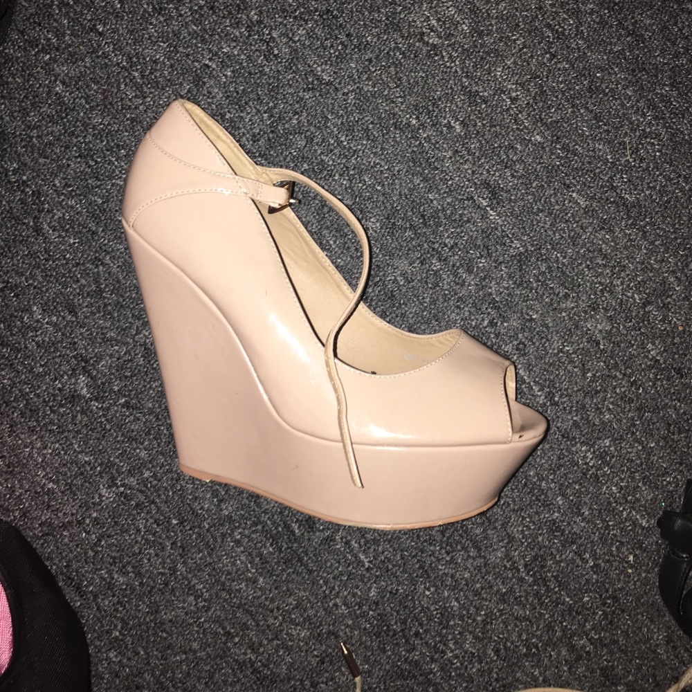 Nude wedges