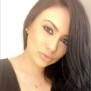 Meet your Posher, Roxanna