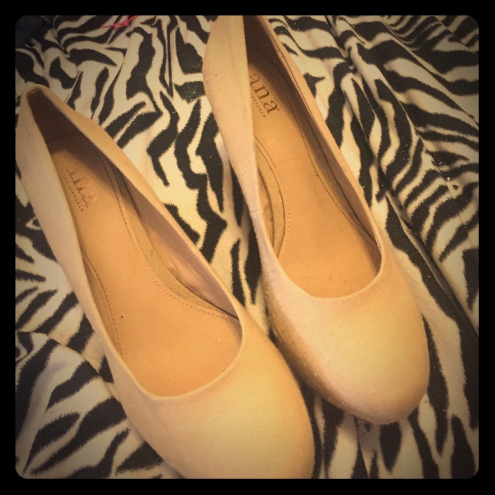 💙Sale💙Tan A New Approach wedges