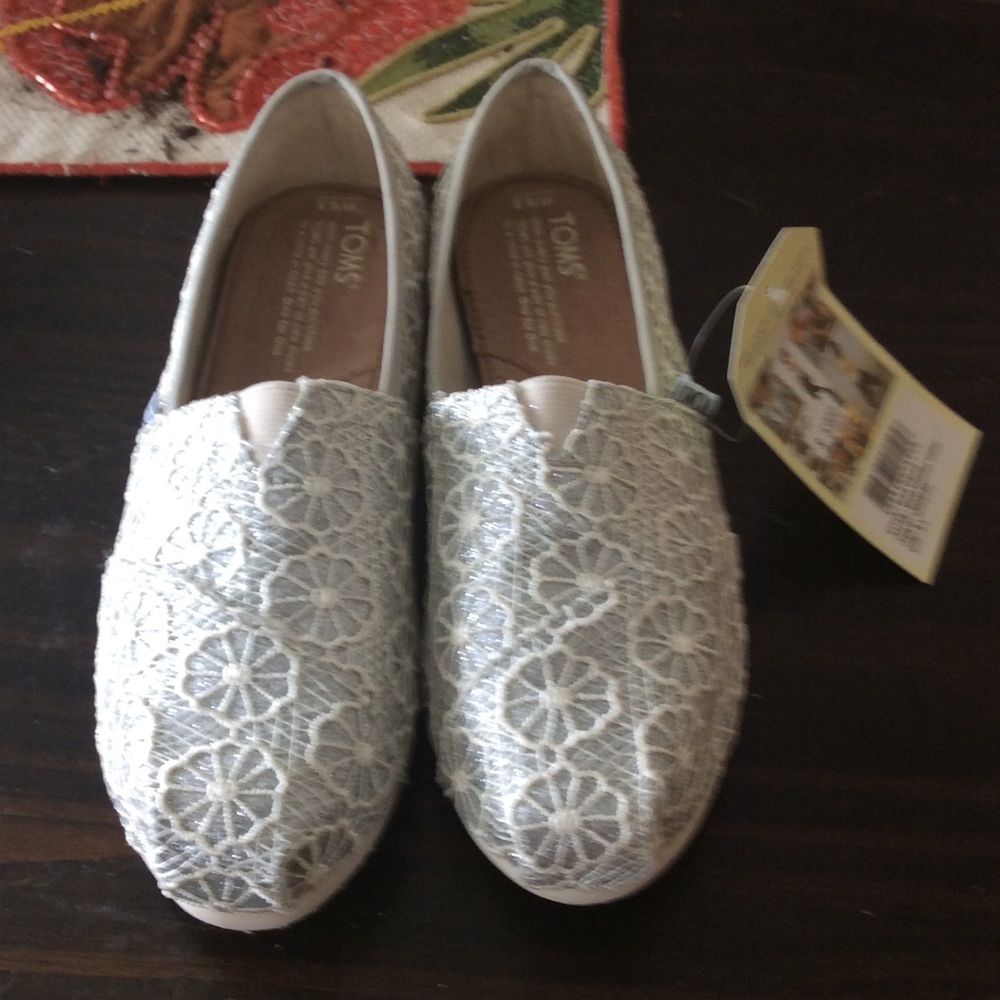 Lace Toms. NIB. Gorgeous