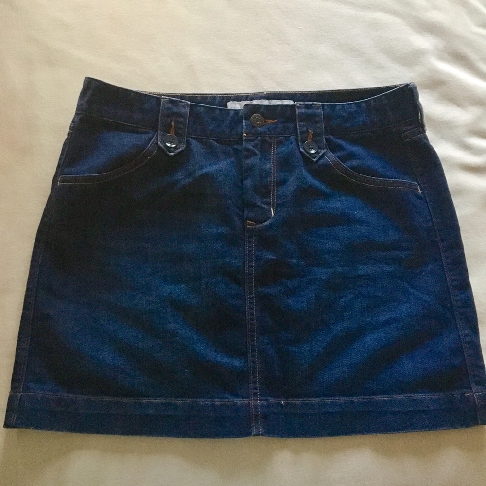 ⭐️EUC denim skirt CLOSET STAPLE ⭐️