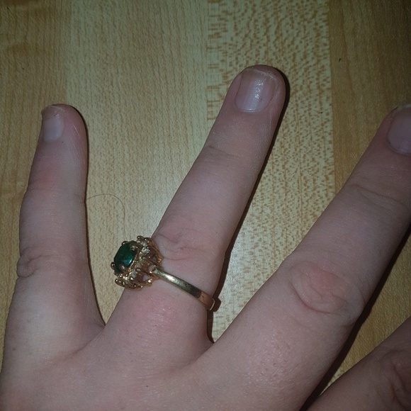 Emerald ring - Picture 2 of 2