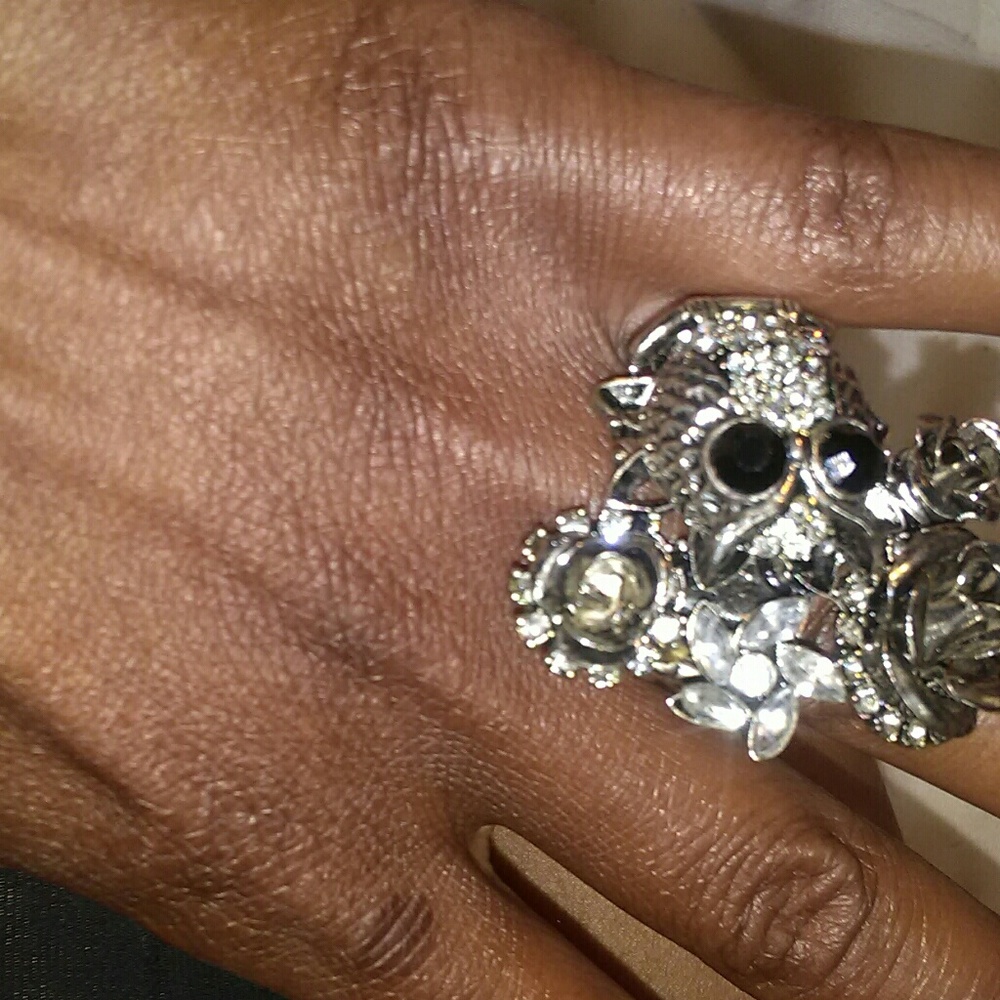 Skull head ring