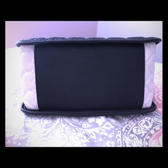 Handbag - Picture 2 of 3