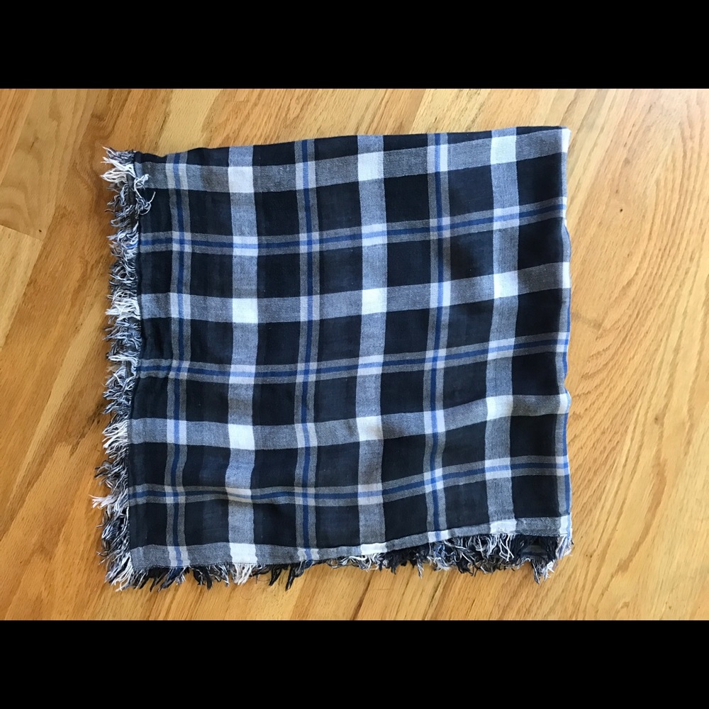 Abercrombie 32"x 30" lightweight scarf