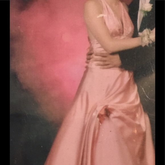 Formal gown - Picture 1 of 3