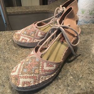 Francesca's Collections: Tie-Up Wedges