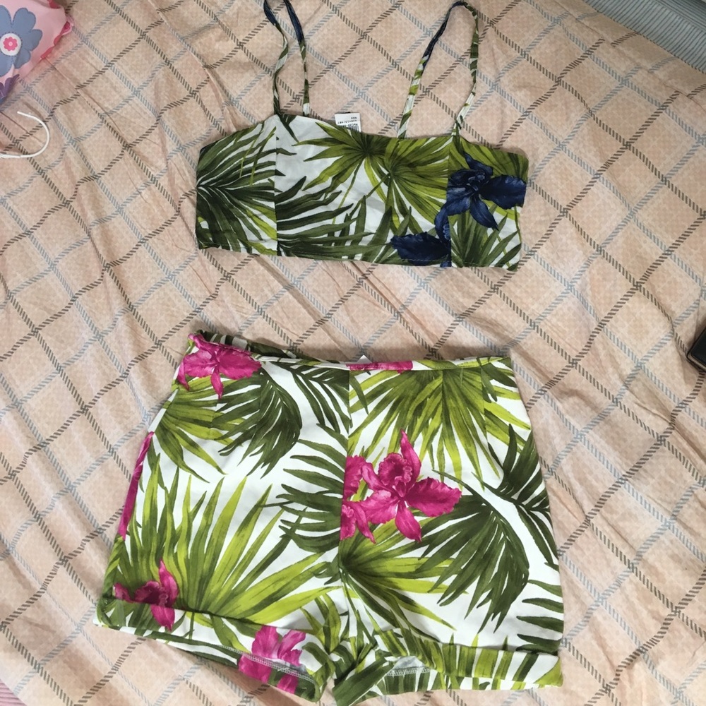 Brandy Melville crop top + shorts set!