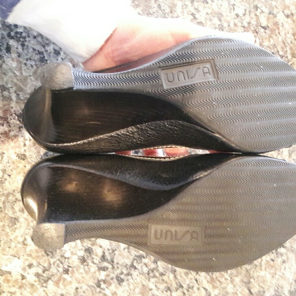 UNISA Black Wedges with Bow- Size 7 - Picture 4 of 6