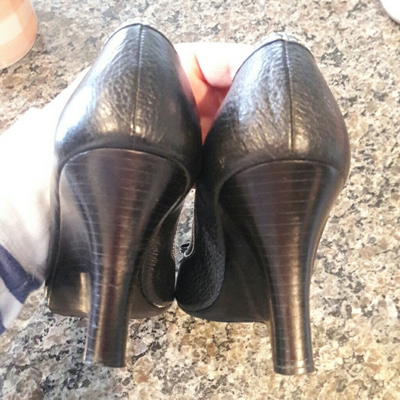 UNISA Black Wedges with Bow- Size 7 - Picture 5 of 6