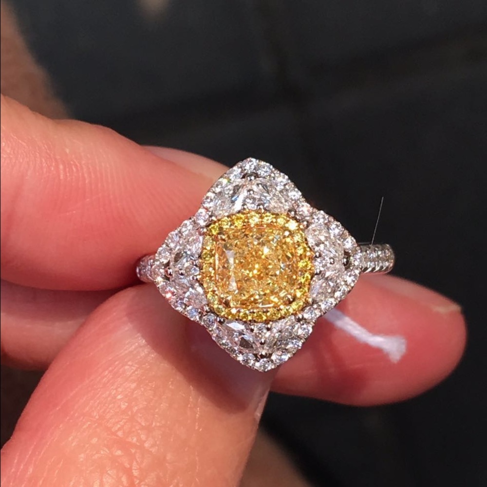 18K white gold yellow diamond ring