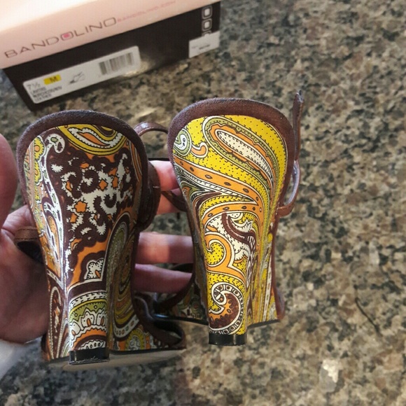 Bandolino Wedges-  Size 7.5 - Picture 4 of 6