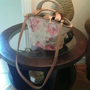 Floral canvas handbag...Really pretty