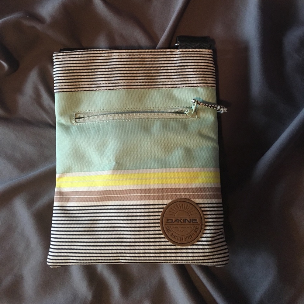 Dakine over the shoulder Purse