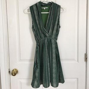 Sleeveless green mid length dress