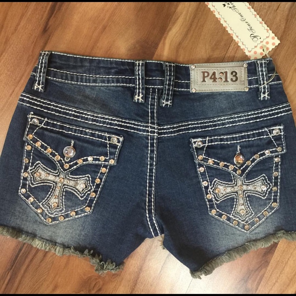 P4:13 Melinda shorts.