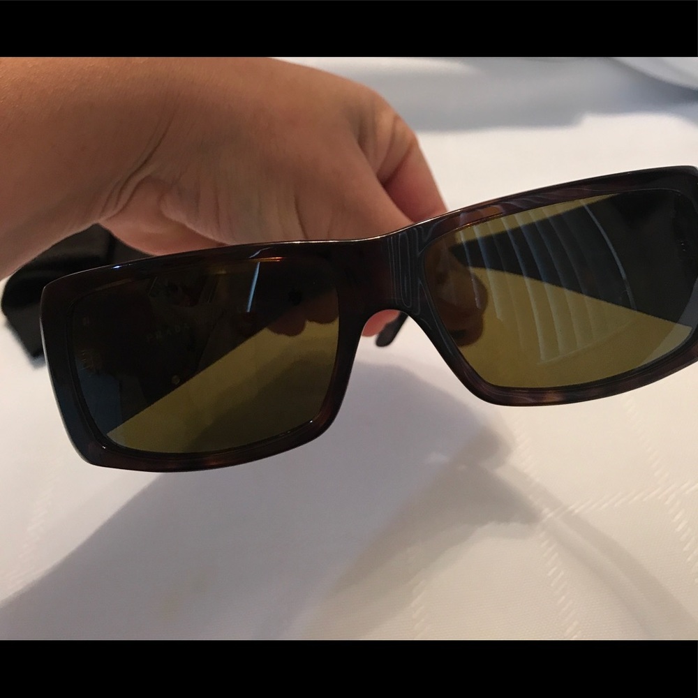 Prada sunglasses - Picture 6 of 7