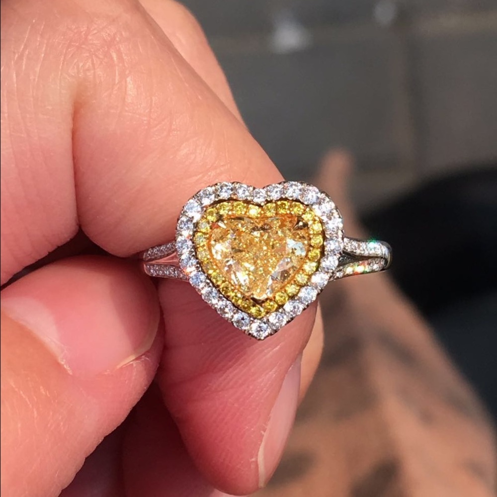 18K white gold yellow diamond ring