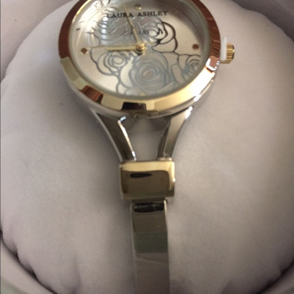 Laura Ashley 💋sale💋NEW in box. Bangle gold/slvr