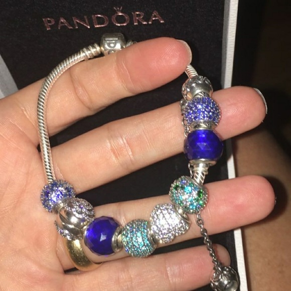 Pandora bracelet with charms - Picture 2 of 2