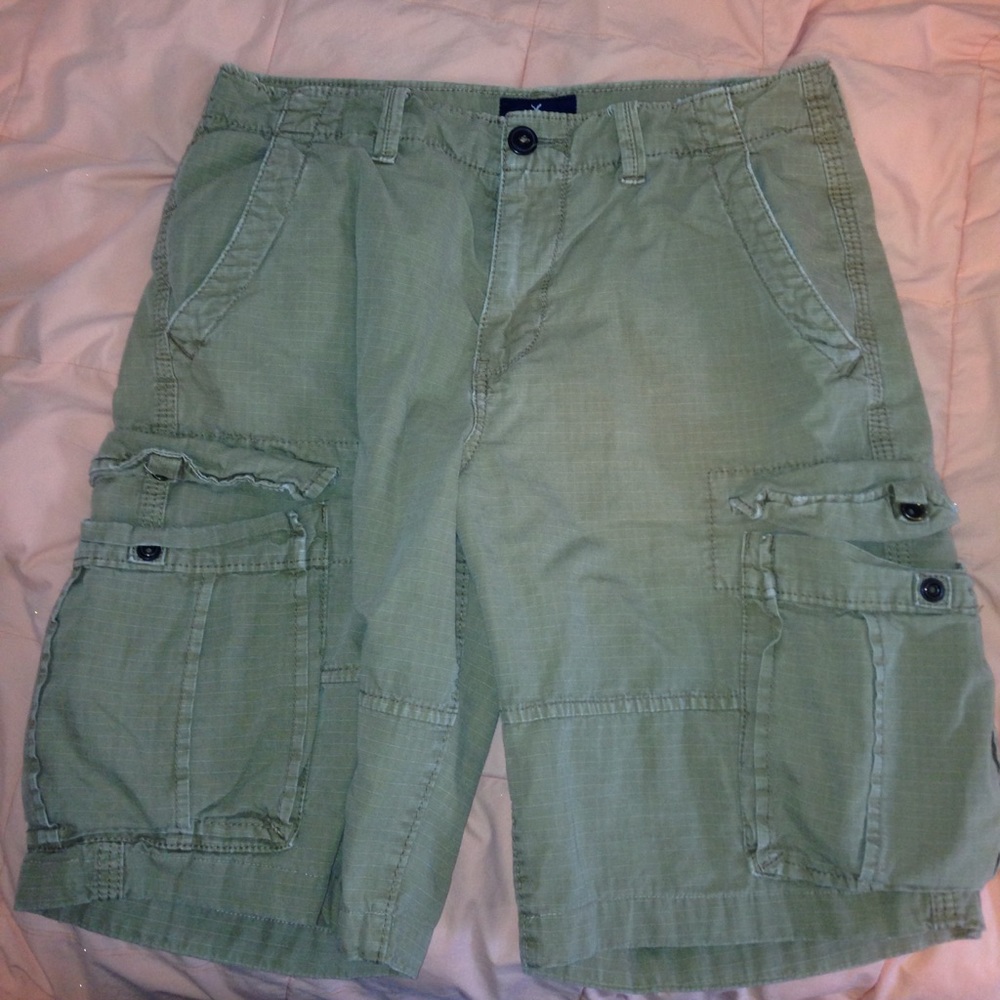 Mens American Eagle Khaki Cargo Shorts.