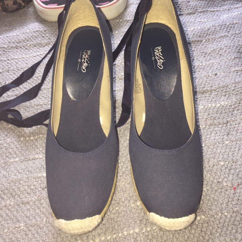 Mossimo navy blue wedge heels w ribbon tie up