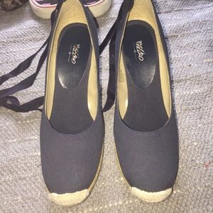 Mossimo navy blue wedge heels w ribbon tie up