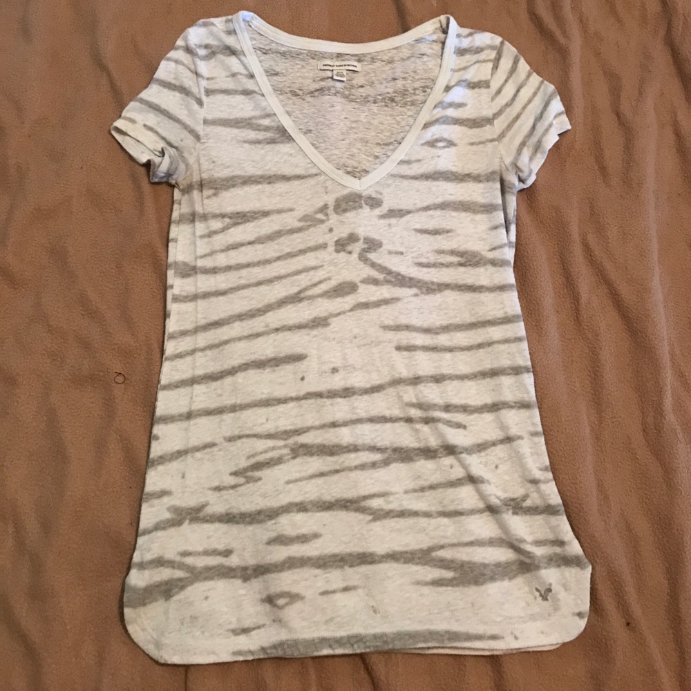 American eagle v neck