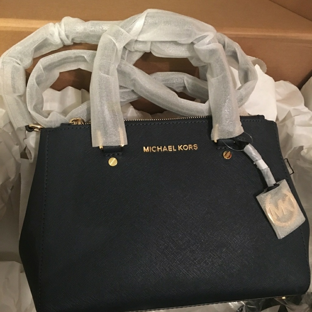 NWT Michael Kors Selma Midsize Satchel with chain!