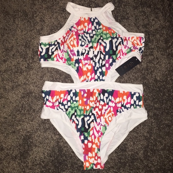 White/Multi Cutout Monokini Swimsuit (Plus/curvy) - Picture 2 of 4