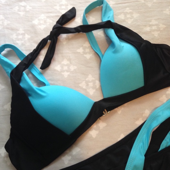 Bikini - Picture 2 of 6