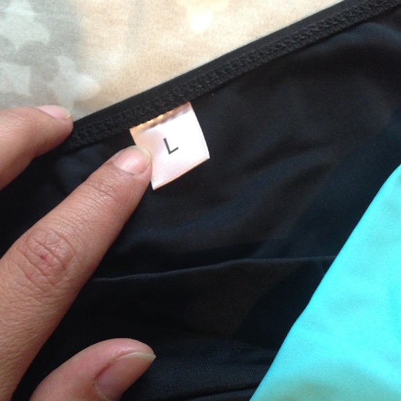 Bikini - Picture 6 of 6