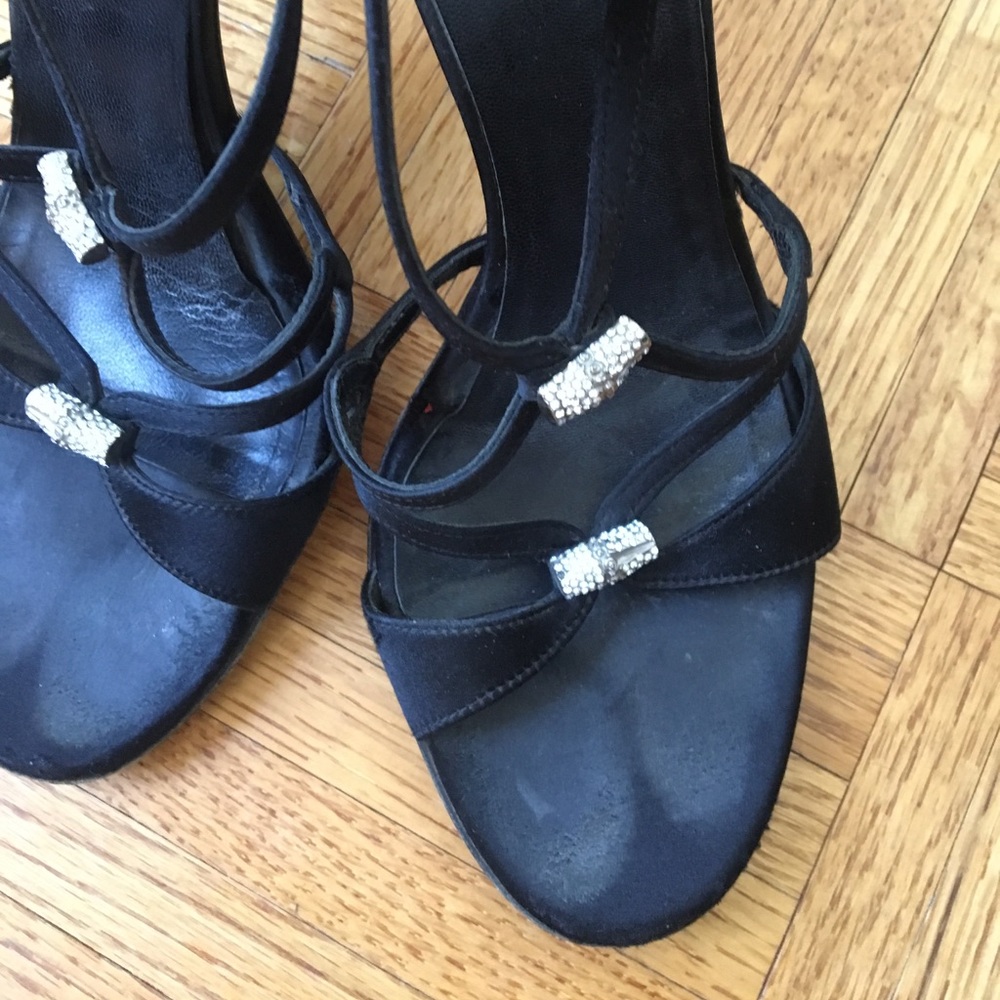 Authentic GUCCI SANDALS - Picture 2 of 7