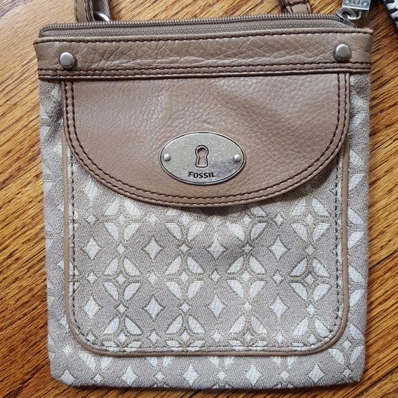 Fossil Crossbody Bag - Picture 2 of 4