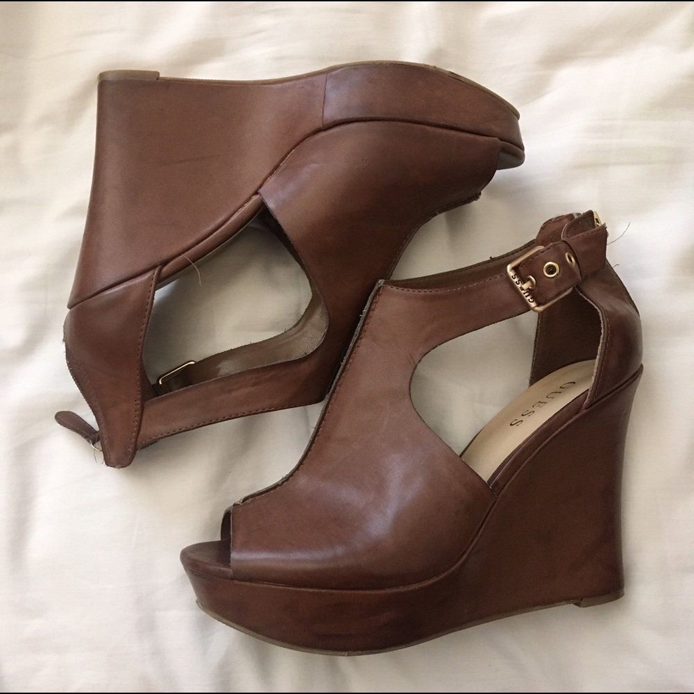 Brown Guess heels 🌼