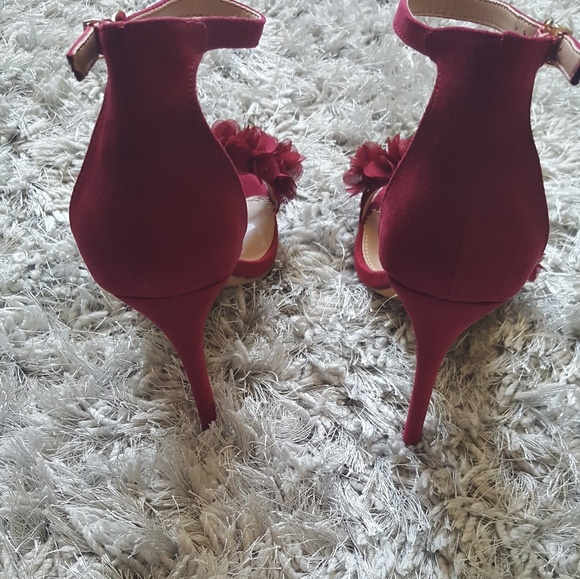 🚫SOLD🚫FLORAL HEELS - Picture 3 of 3