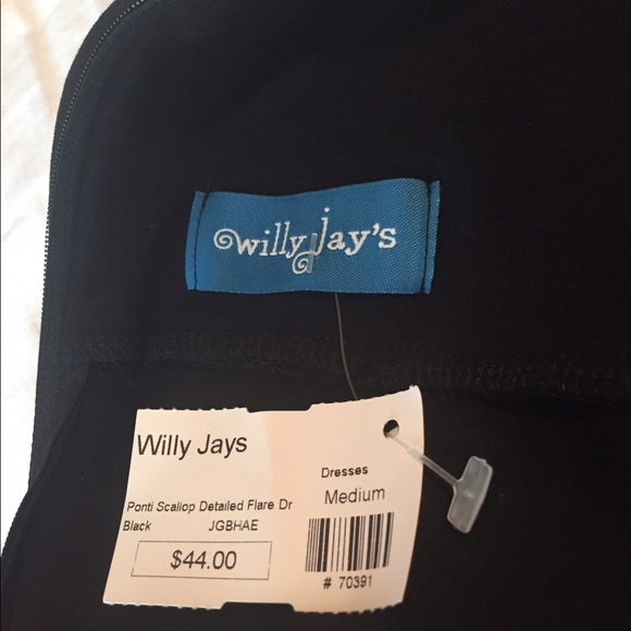 Willy Jay's scallop neckline dress - Picture 2 of 4