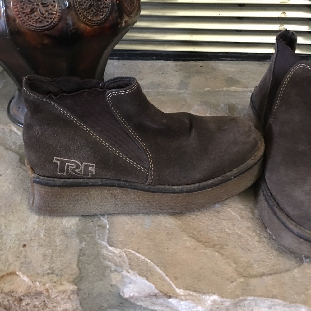 Shoes - Picture 2 of 3
