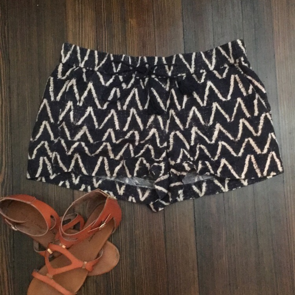LOFT Patterned blue shorts