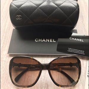 CHANEL Bow tie Sunglasses