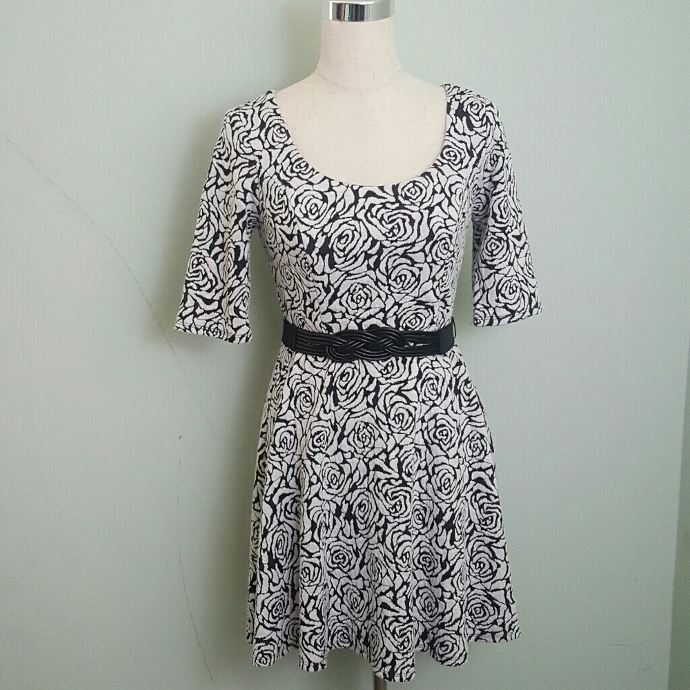 Rose Key Hole Back Junior Dress.