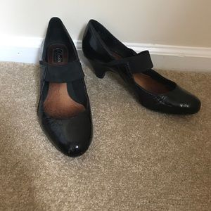 FLASH SALE🌟Clarks Kitten Heels with Elastic Strap