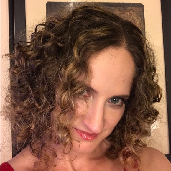 Meet your Posher, Julie - Picture 2 of 3