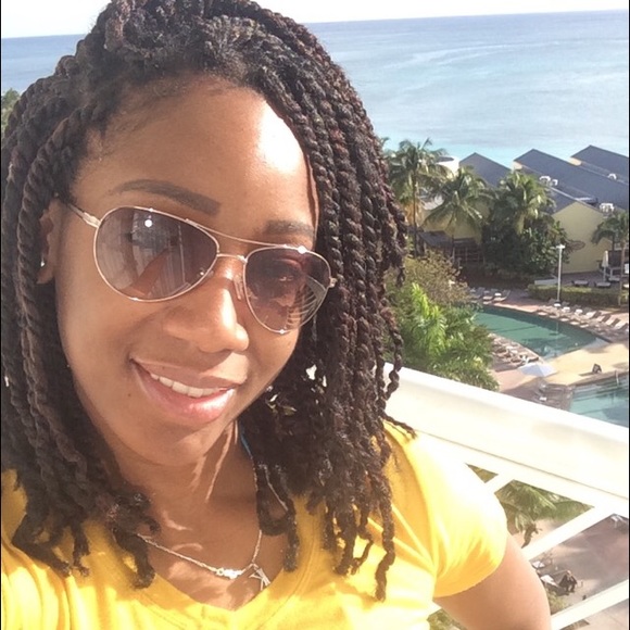 Meet Your Posher 🦋 - Picture 4 of 6